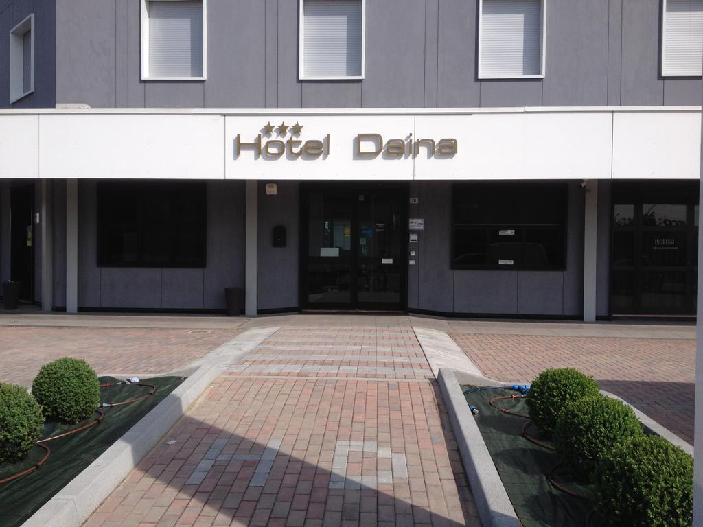 Hotel Daina Dalmine Esterno foto