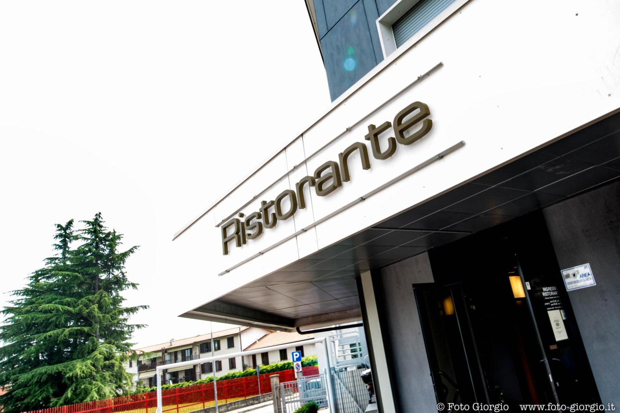 Hotel Daina Dalmine Esterno foto