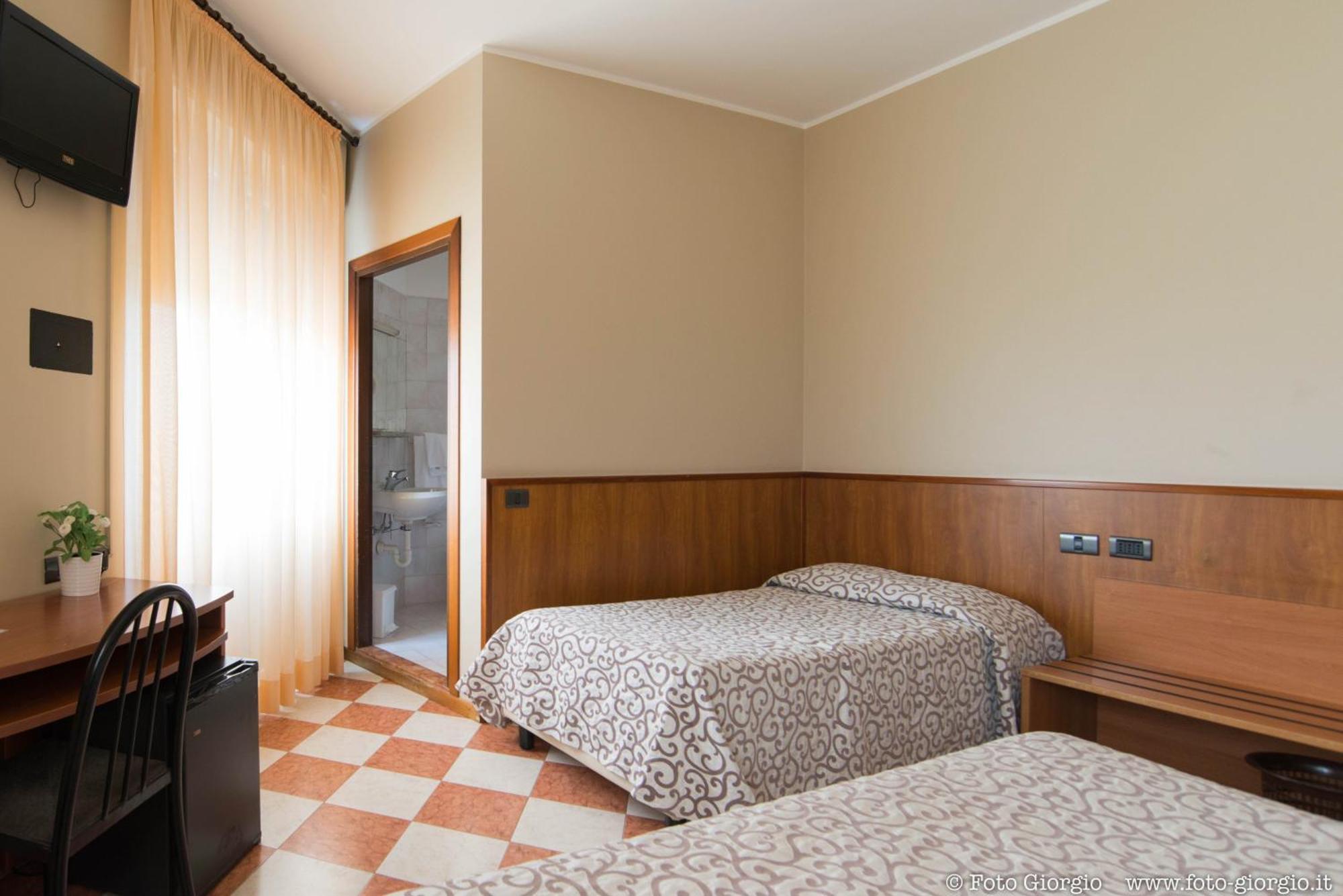 Hotel Daina Dalmine Esterno foto