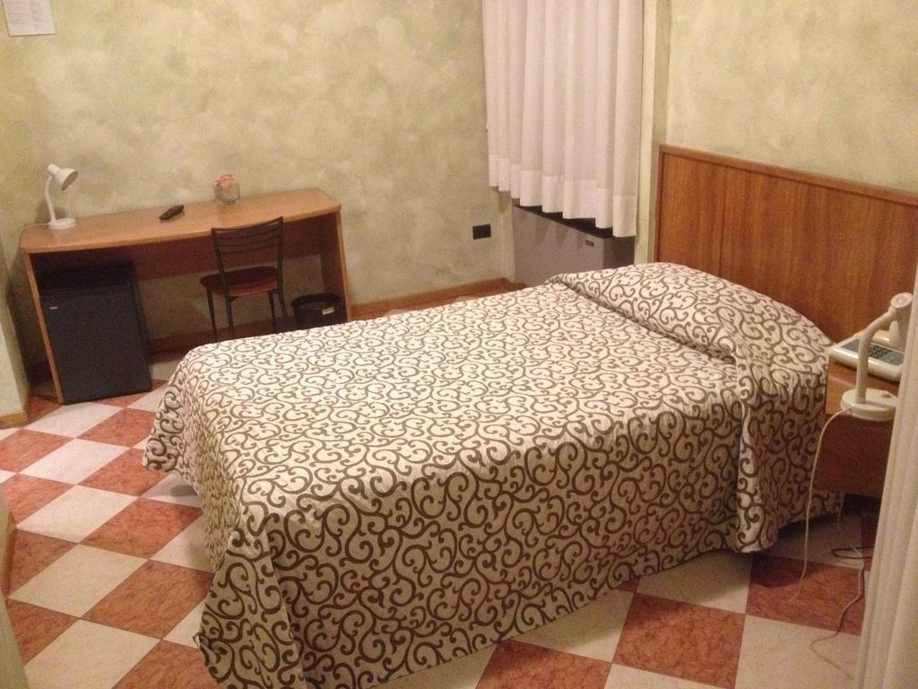 Hotel Daina Dalmine Camera foto