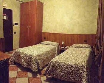 Hotel Daina Dalmine Esterno foto