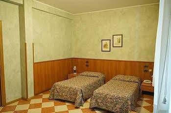 Hotel Daina Dalmine Esterno foto